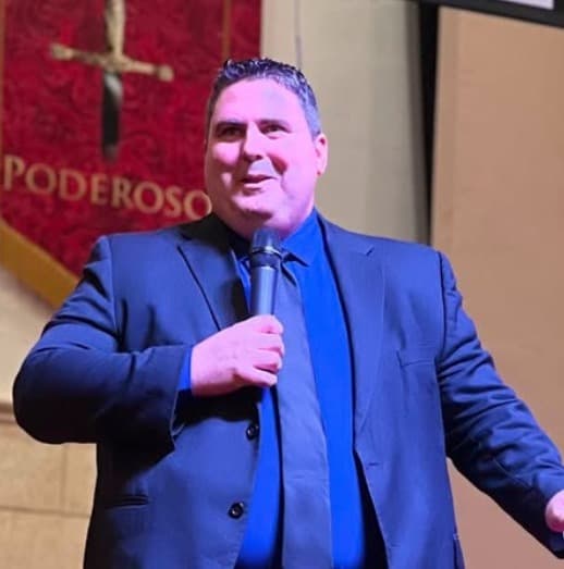 Presbítero Yosnel Falcón